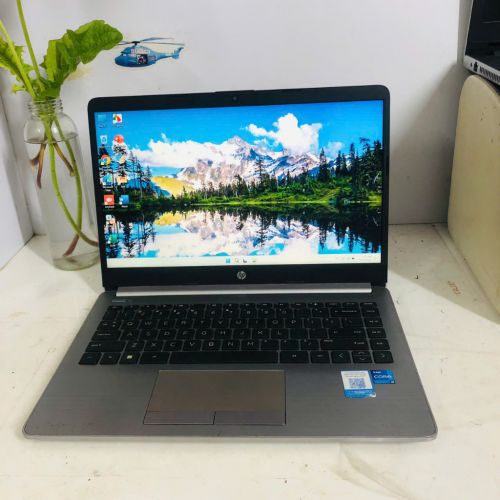 HP 240 G8 -518V8PA Intel Core i5-1135G7